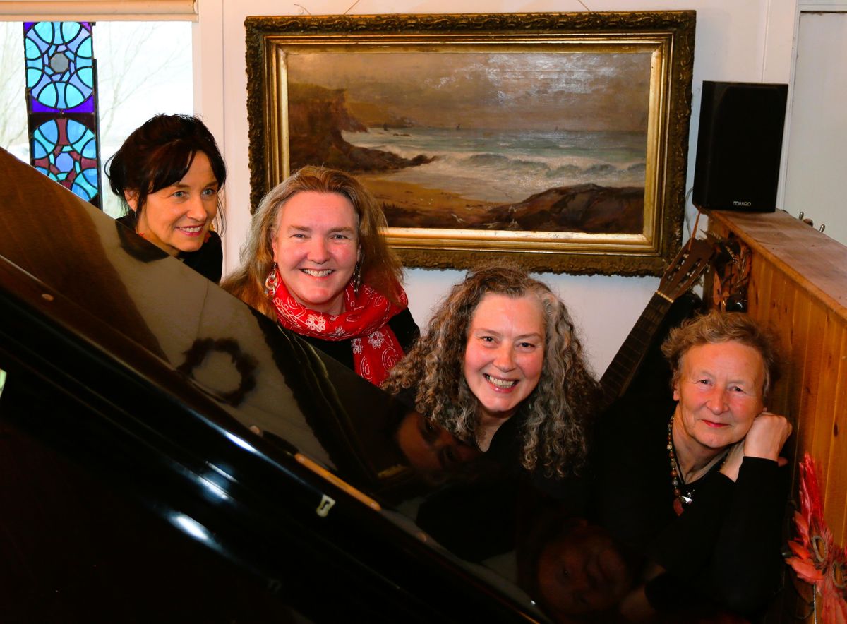 Mná Mná Clew Bay Cabaret
